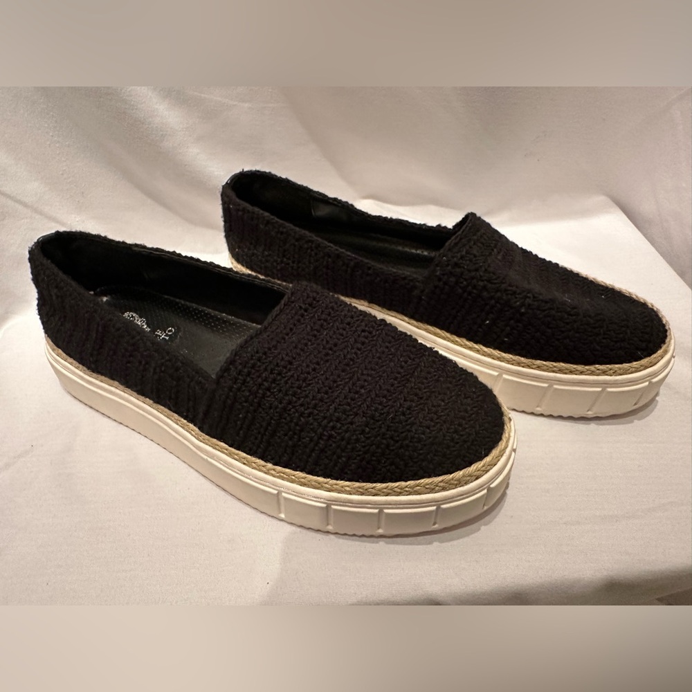 Vince Camuto Black Relinsta Crochet Platform Sneaker Size 10M